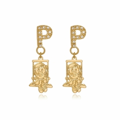 BRINCO COM INICIAIS E BONECOS - BR 08 BANHADO OURO 18K