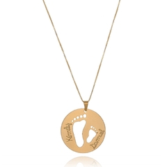 COLAR MEDALHA COM PÉZINHO VAZADO E NOME PERSONALIZADO - CL233 BANHADO OURO 18K