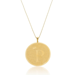 COLAR MEDALHA TEXTURIZADA GRANDE INICAL BAIXO RELEVO - CL 824 BANHADO OURO 18K