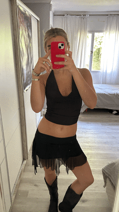 Mini Suka Negra en internet