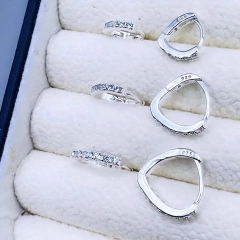 Brinco Argola Clic Cravejado III - comprar online