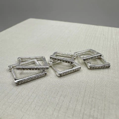 Brinco Argola Quadrada Clic Cravejada