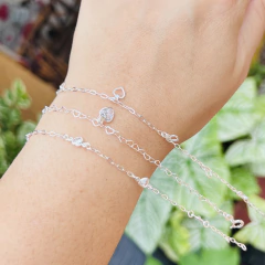 Tornozeleira com corações vazados - Prata 925 na internet