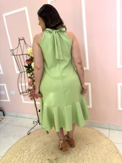 Vestido Jaqueline Risca de Giz Gola com Amarração Babado Barra Plus Size