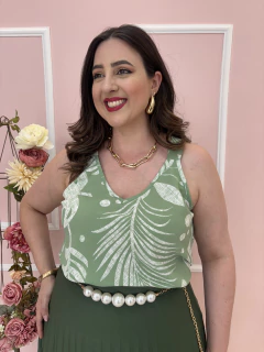 Regata Fernanda Crepe Decote V Alça Média Estampada Plus Size - Madê Curves