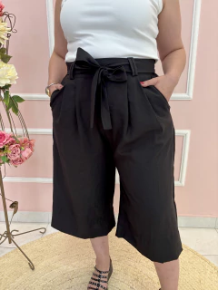 Calça Pantacourt Crepe Marant Amarração na Cintura Plus Size na internet