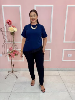 Blusa Leila Moletinho Assimétrica Renda na Barra Plus Size - comprar online
