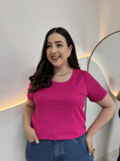 Blusa Plus Size Canelada Manga Curta - Madê Curves