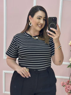 Blusa Plus Size Canelada Manga Curta na internet