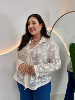 Camisa Carla Algodão com Bordados Ampla Manga Longa Plus Size