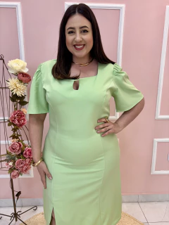 Vestido Clarice Gabardine com Recortes Manga Princesa Fenda Frontal Plus Size - Madê Curves