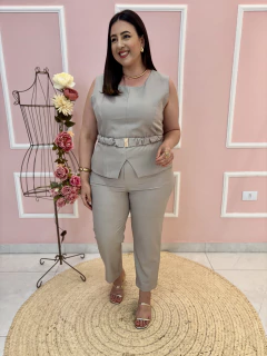 Conjunto Monalisa Gabardine Alfaiataria Calça com Cinto e Blusa Ziper Costas Plus Size - comprar online