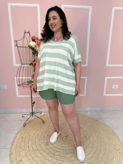 Blusa Ariela Viscolycra Ampla Manga Curta Listrada Plus Size - comprar online