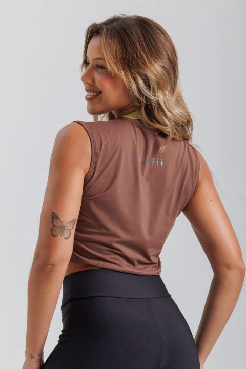 Cropped Marrom - Sem Manga