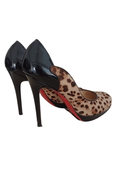 Scarpin Louboutin na internet