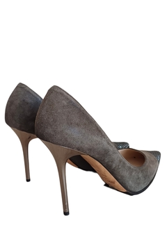Scarpin Jimmy Choo na internet