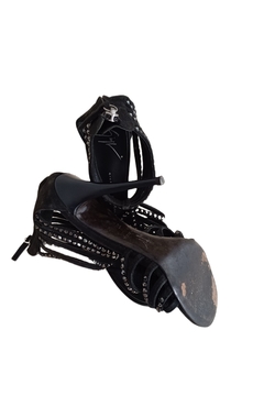 Giuseppe Zanotti na internet