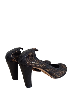 Scarpin Chanel na internet