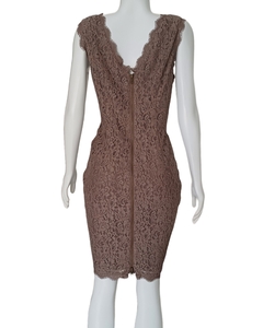 Vestido Adriana Papell na internet