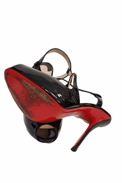Sandália Louboutin - comprar online