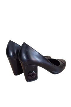 Scarpin Chanel na internet