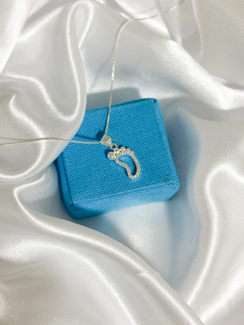 Pingente Pezinho Microzircônia Cravejado