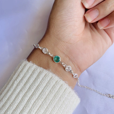 Pulseira cinco zircônias um verde meio Prata925