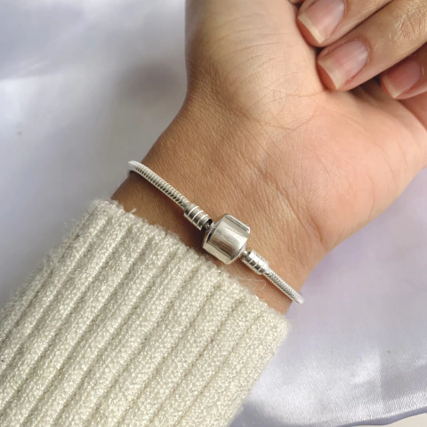 Pulseira prata modelo Pandora quadrado liso - comprar online