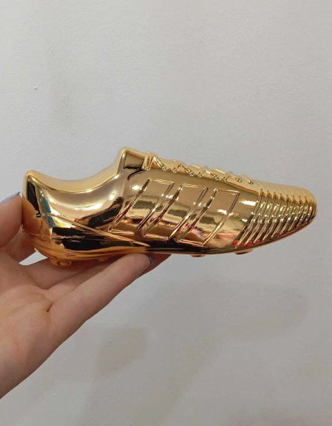 DECORAÇÃO MIRANDINHA CHUTEIRA DOURADO