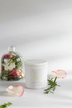 Vela Perfumada Amie Garden Verbena - Bergamota - Alecrim 190g - comprar online