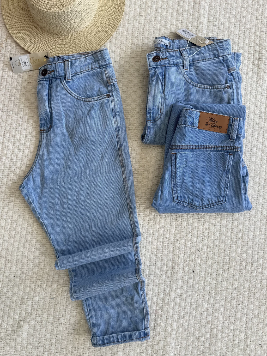 Calça mom jeans clara