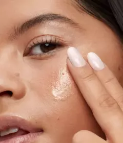 PRÉ ENCOMENDA - Dreamglow Highlight Serum - R.e.m Beauty na internet