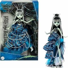PRÉ ENCOMENDA - Boneca Monster High, Frankie Stein, colecionável da moda Stitched in Style - ORIGINAL