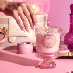 PRÉ ENCOMENDA - Vela Perfectly Pink Yuzu Glinda Wicked X Voluspa - Butterflies Perfumes