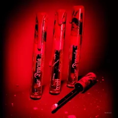 PRÉ ENCOMENDA, Horror & Terror! Brilho labial Drip - Dracula - MELT COSMETICS