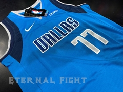 CAMISETA NBA DALLAS MAVERICKS N°77 CELESTE NIÑOS - comprar online