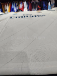 Imagen de CAMISETA FUTBOL RETRO OFICIAL REAL MADRID 2018