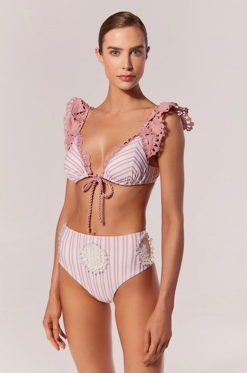 TOP TRIÂNGULO BABADOS E CALCINHA HOT PANTS LISTRADA VISTA MARE LA GEA