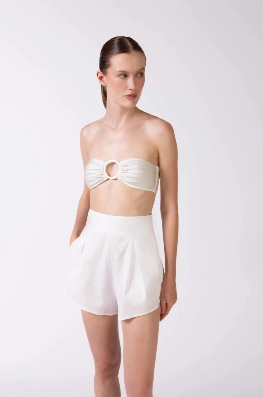 SHORTS CURTO OFF WHITE ADRIANA DEGREAS