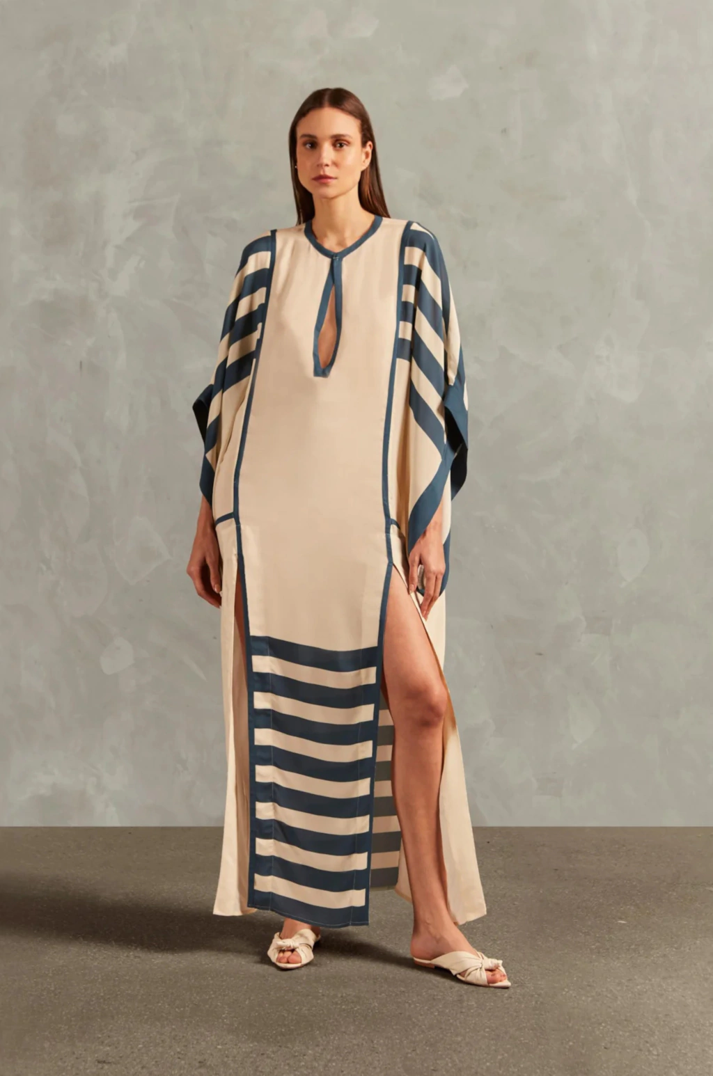 KAFTAN LONGO MARINHO/BEGE ADRIANA DEGREAS