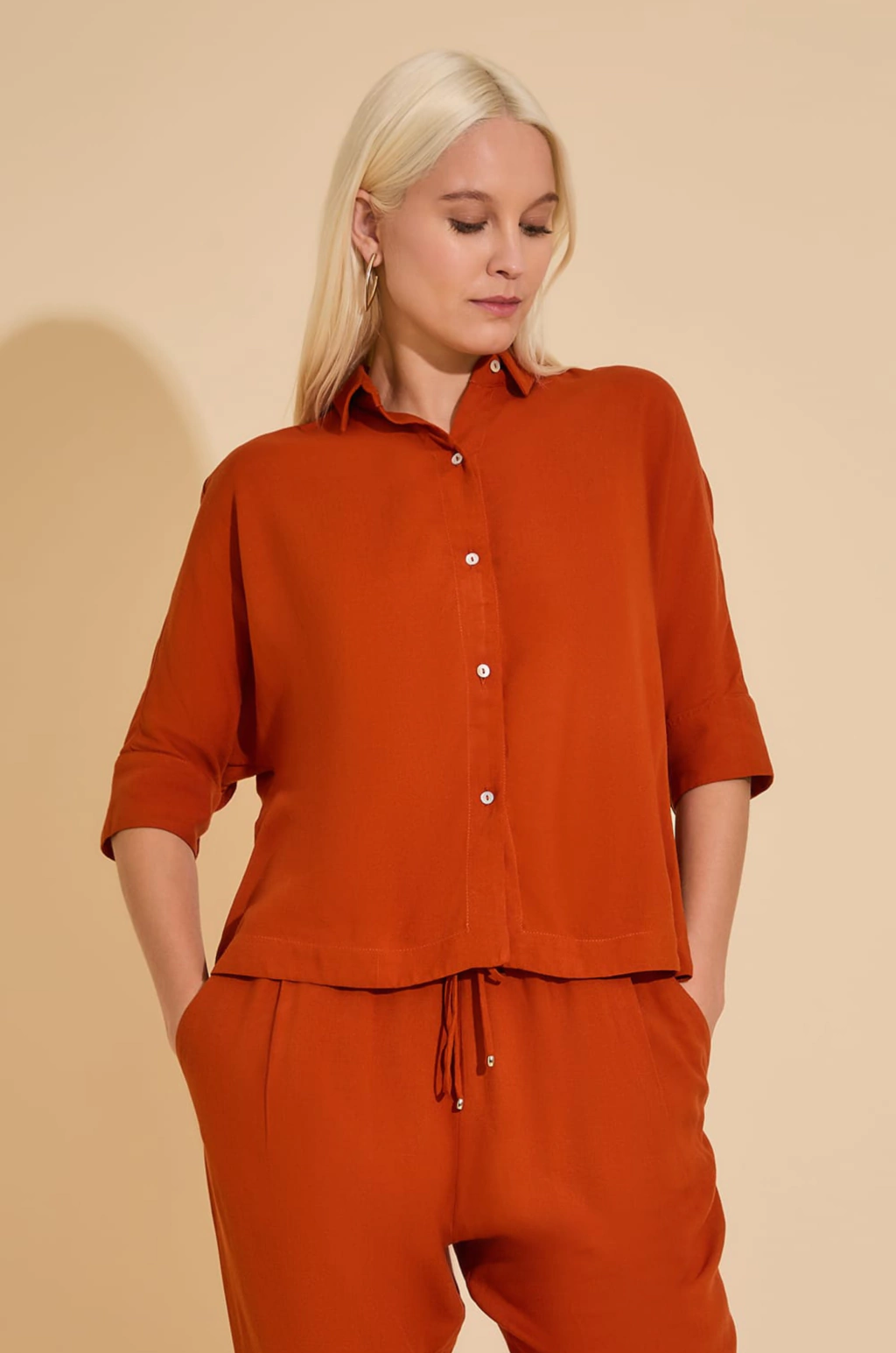 CAMISA AMPLA CROPPED CÚRCUMA LENNY