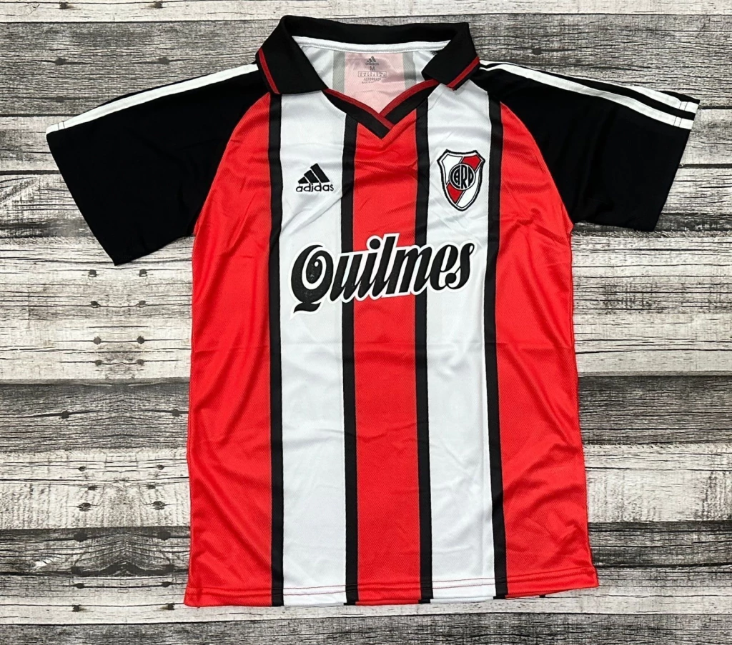 Camiseta Retro Tricolor 2000