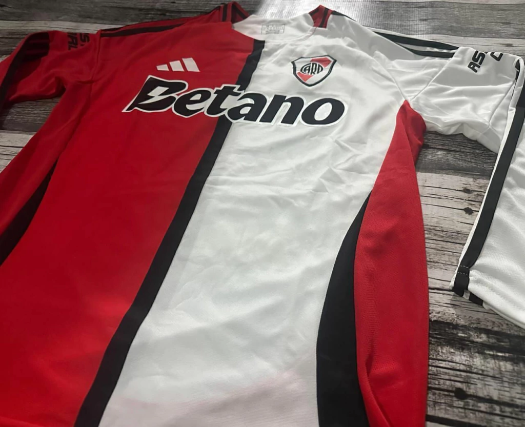 Camiseta Manga Larga Alternativa River Plate 2025