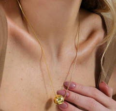 Colar Longo com Esfera