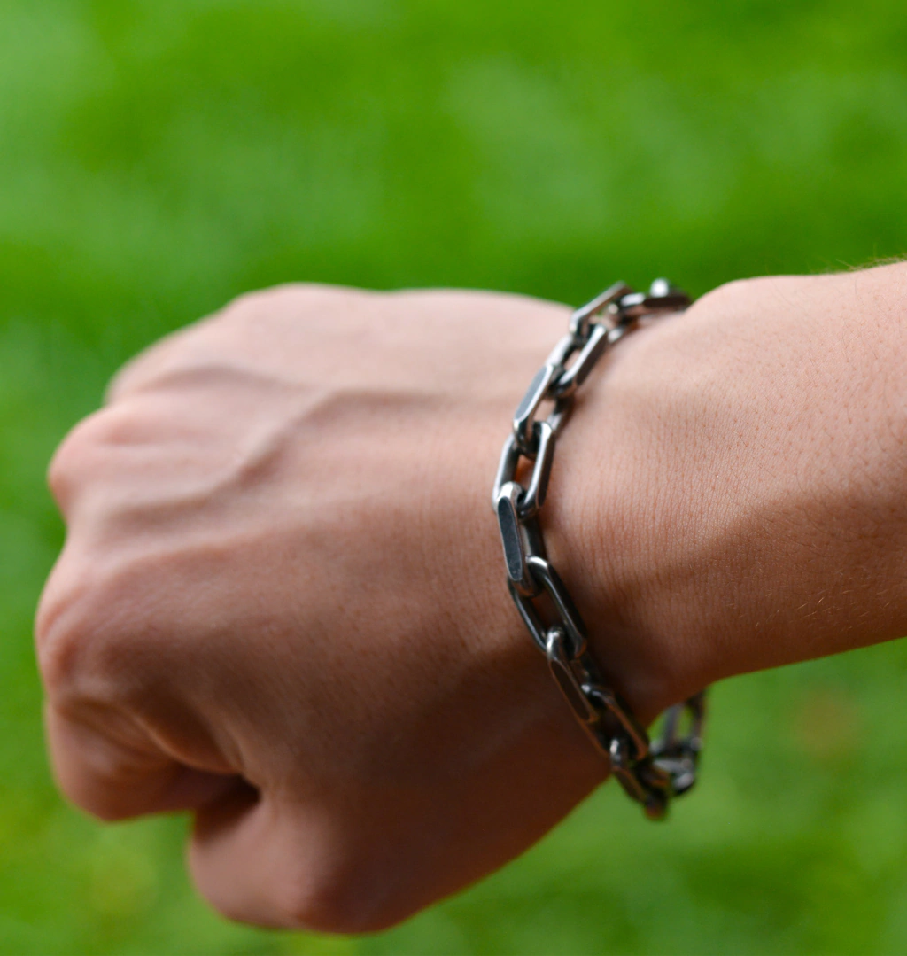 Pulseira Titanium Elo Brick Black: Elegância Robusta em Preto