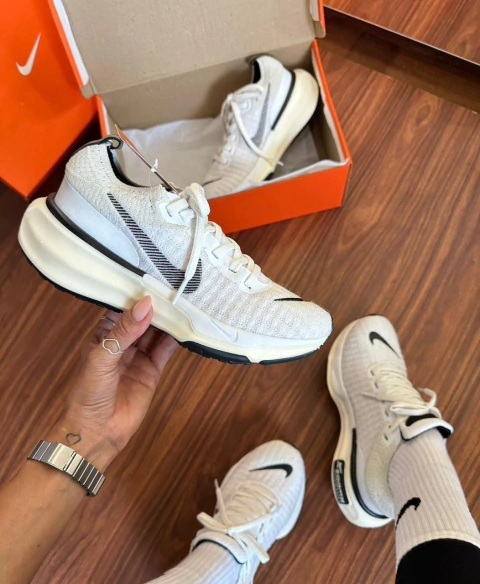 Tênis Zoom X Invincible Branco Preto - comprar online