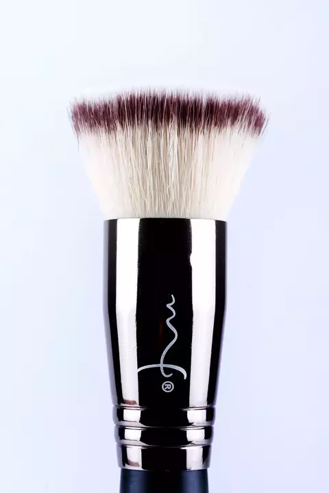 Brocha Kabuki Plana para Polvos y Líquidos 1226 - MF Cosmetics
