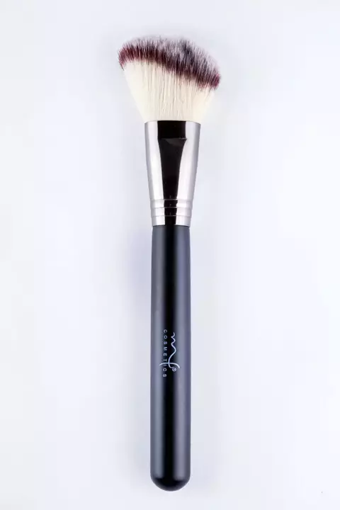 Brocha Kabuki en Ángulo 1230 - MF Cosmetics
