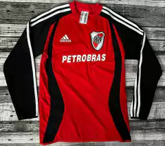 Buzo Retro de River Plate Petrobras 2005/06 en internet
