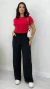 Conjunto: Blusa Vermelha Feminina Básica Manga Dobrada + Calça Pantalona Preta Feminina Em Crepe Com Bolsos Laterais